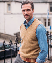 Load image into Gallery viewer, Bruar Vest
